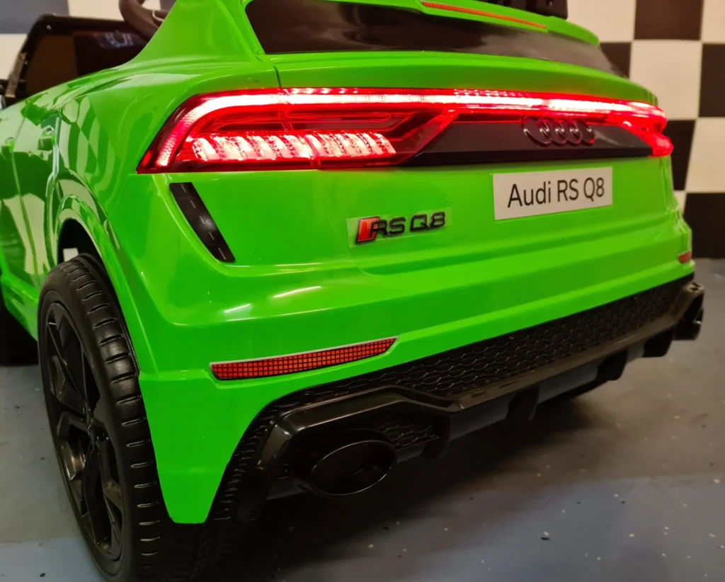 Otroški avto na akumulator AUDI RS Q8 - Zelena - 7
